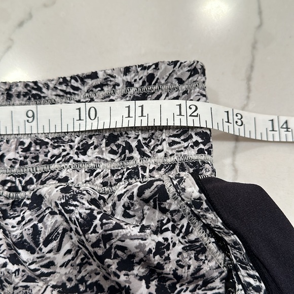 Lululemon Patterned Cropped pants - Picture 10 of 10